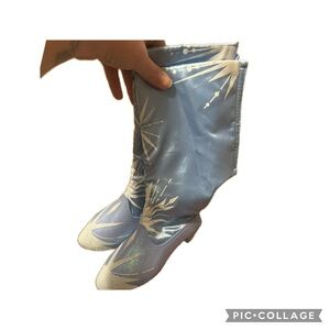 Disney Toddler slip on Elsa play boots.